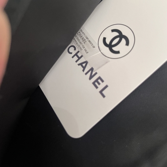 Chanel VIP Passport Wallet - Picture 4 of 5